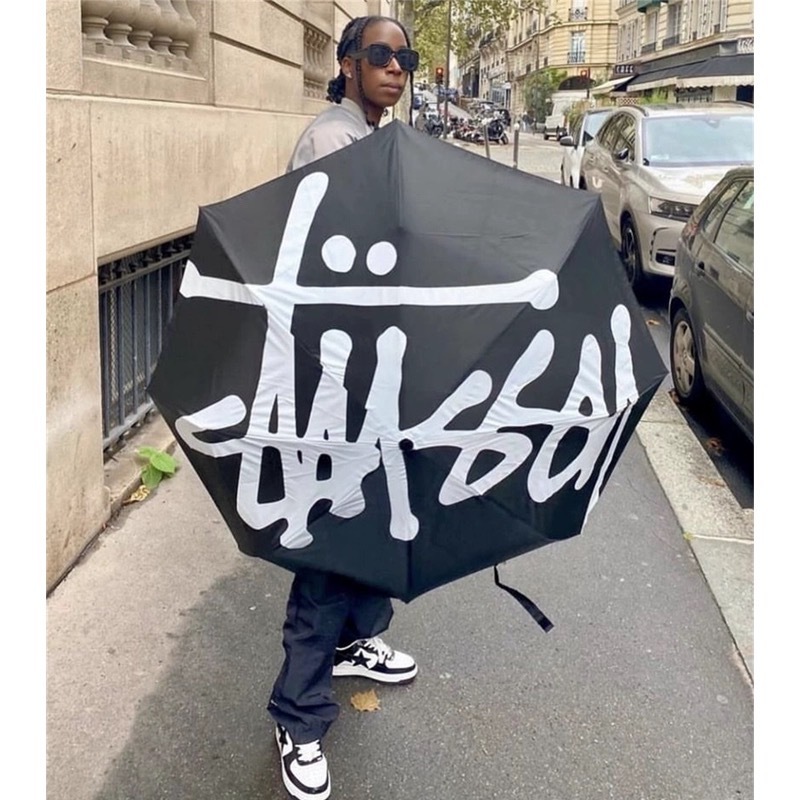 [ 💥ส่งฟรี 558.-] พร้อมส่ง 📦 ร่ม STUSSY สีดำ แบบพับเก็บ แบบพกพา กันฝน กันแดด พร้อมที่เก็บร่ม ⚡ ขนาดกา