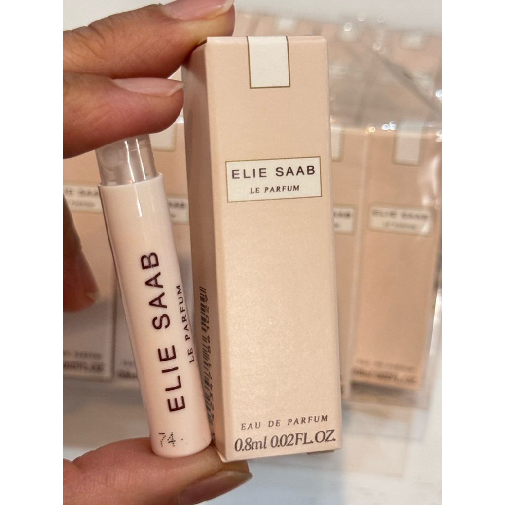 กลิ่นหอมแนว ดอกไม้-แสงแดด-ไม้หอม (floral-solar-woody) ให้ความรู้สึกสดชื่น มีเสน่ห์ และสง่างามขนาด 0.80ml