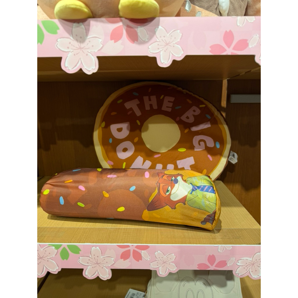 พร้อมส่งในไทย🇹🇭 หมอน วงกลมพับได้ลาย Zootopia Nick and Julie สีน้ำตาล Disney Store Japan แท้💯🇯🇵