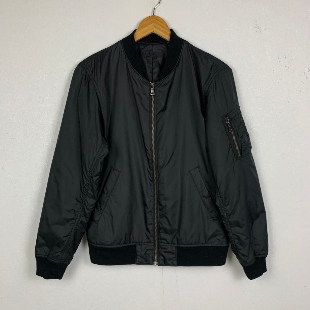 Uniqlo jacket bomber ma-1 เสื้อแจ็คเก็ตผ้าร่มนักบิน