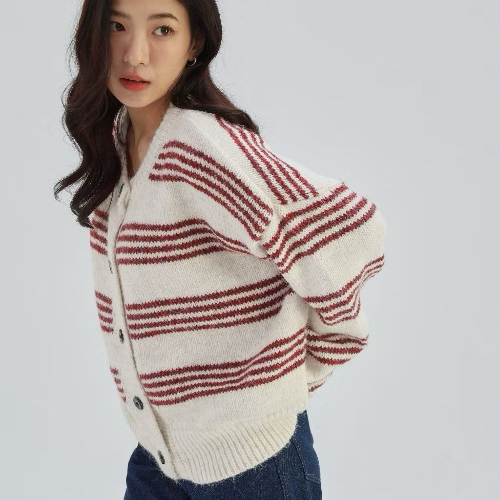 เสื้อไหมพรมคาร์ดิแกน แบรนด์ ketch.apparel สี Red stripe