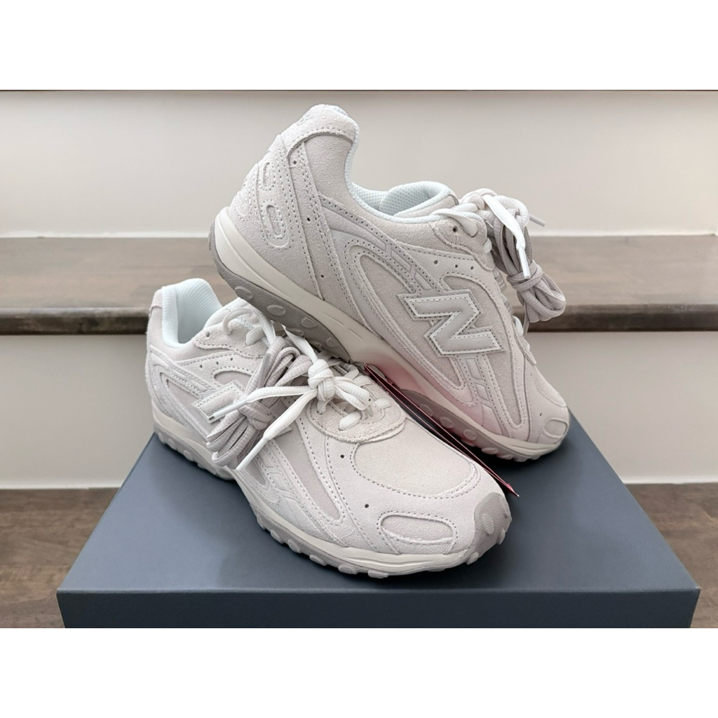 New Balance 204L ivory size 25.5cm เชือก 2 คู่ค่ะ พร้อมส่งที่ไทย