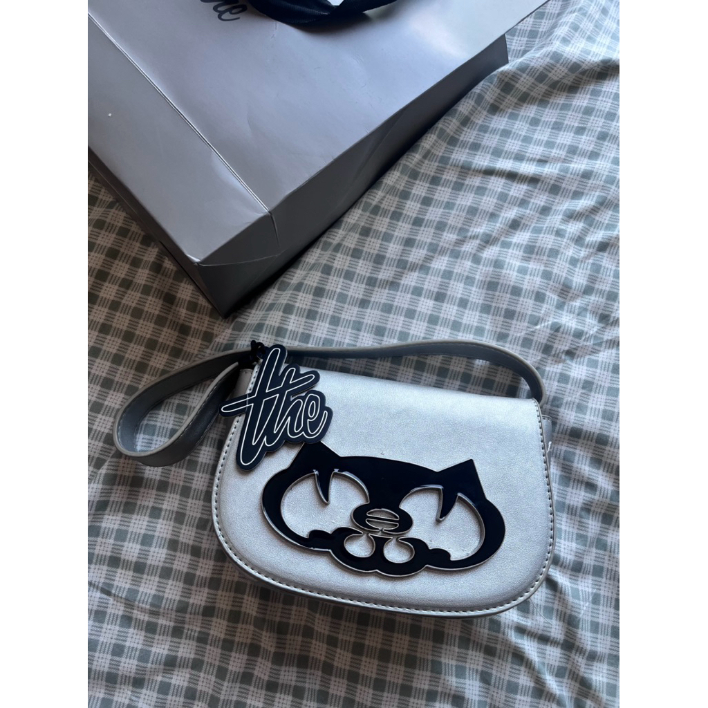 ส่งต่อกระเป๋าสะพายไหล่ Neko Hobo bag urthe รุ่นนี้ไม่มีขายแล้ว