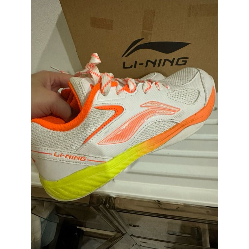 รองเท้า li-ning แบดมินตัน มือสอง size38