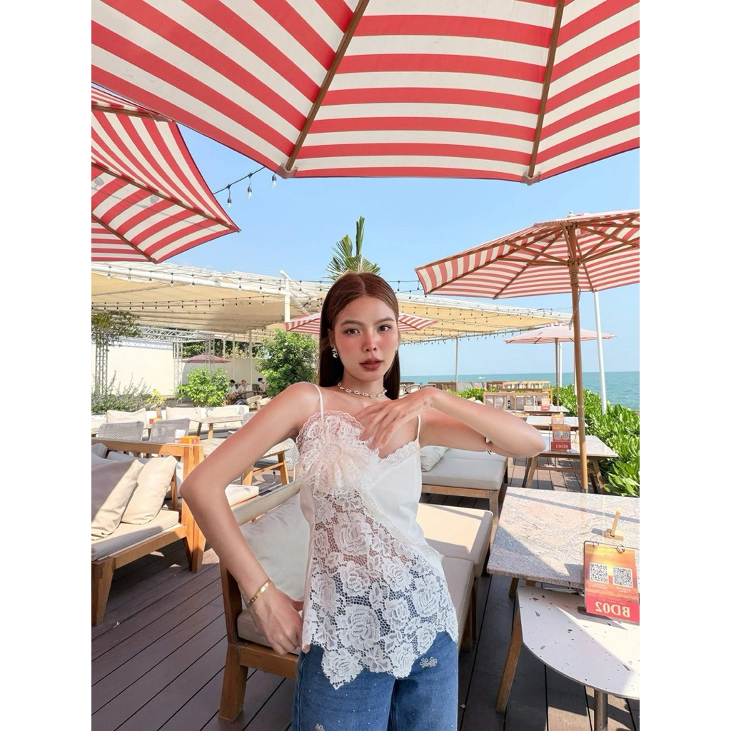 เสื้อสายเดี่ยวลูกไม้สีขาว,กางเกงยีนส์ปักดอกเดซี่ Sz.S,M,L ป้าย Pitcha-พิชชา ราคา ถูกที่สุด ดีลบีเคเค แกลเลอรีภาพที่ 2