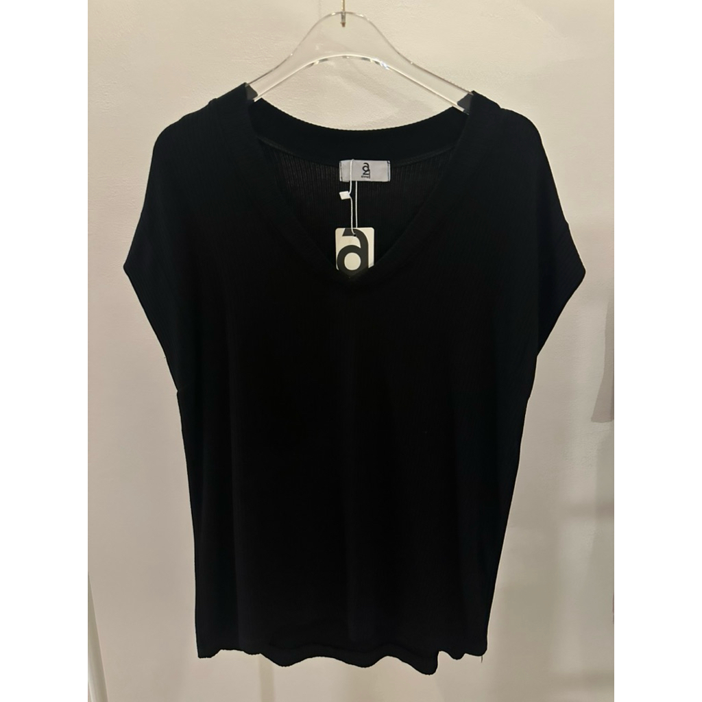 เสื้อยืด คอวีผ้าร่อง งาน A21 Shop