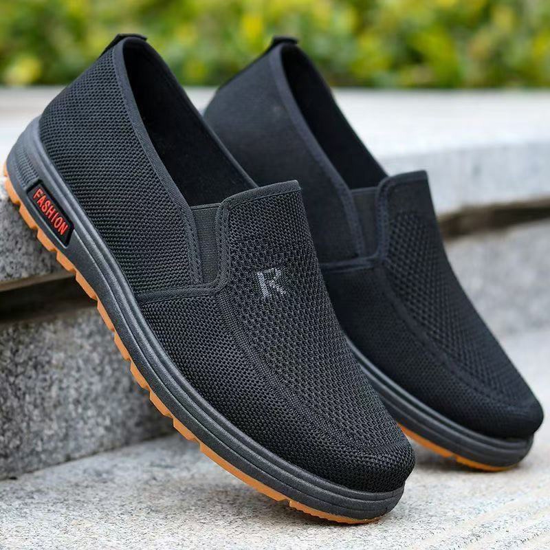 Luckkyshoes  รองเท้าผู้ชายแบบสวมตาข่ายระบายอากาศ สีดำ น้ำหนักเบา สบายเท้า ป้องกันลื่น พื้นยางป้องกันการลื่น