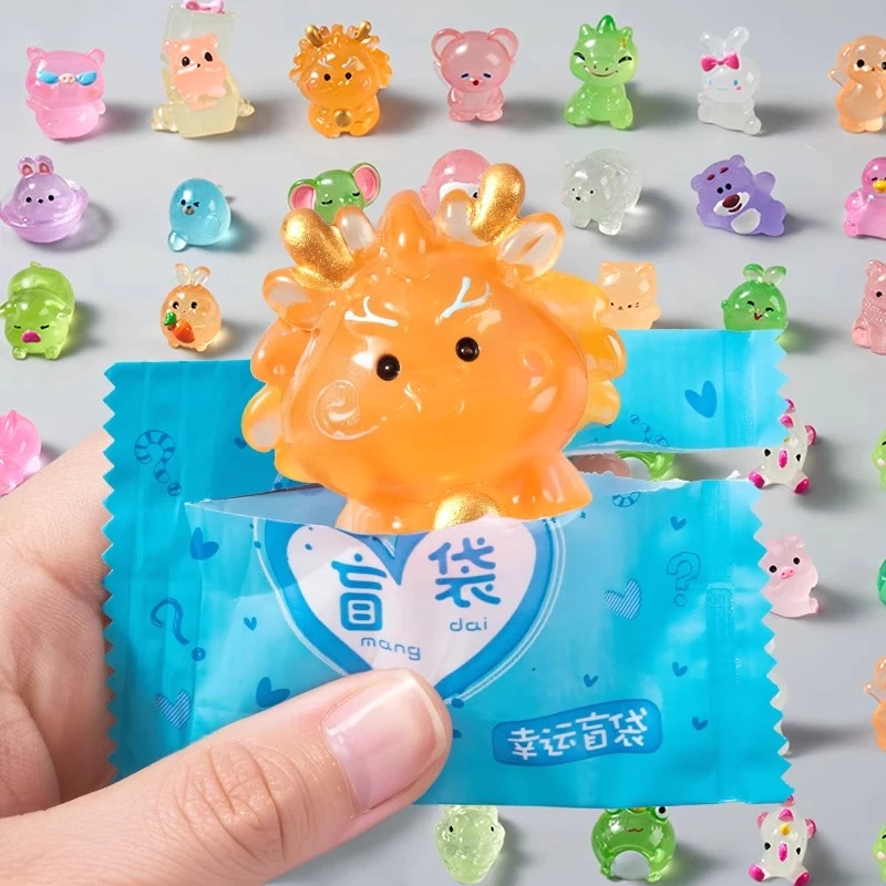 30pcs ถุงสุ่มของเล่นรูปสัตว์เรืองแสงในที่มืด, ของเล่นรางวัลสำหรับเด็กในช่วงเทศกาลวันหยุด, ตุ๊กตาเรซิน, ของเล่นโมเดลสัตว์