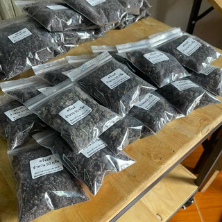 ครั่งแท้แบบก้อนและบดละเอียด ขนาด50gและ100g ใช้แทนสีผสมอาหารได้)