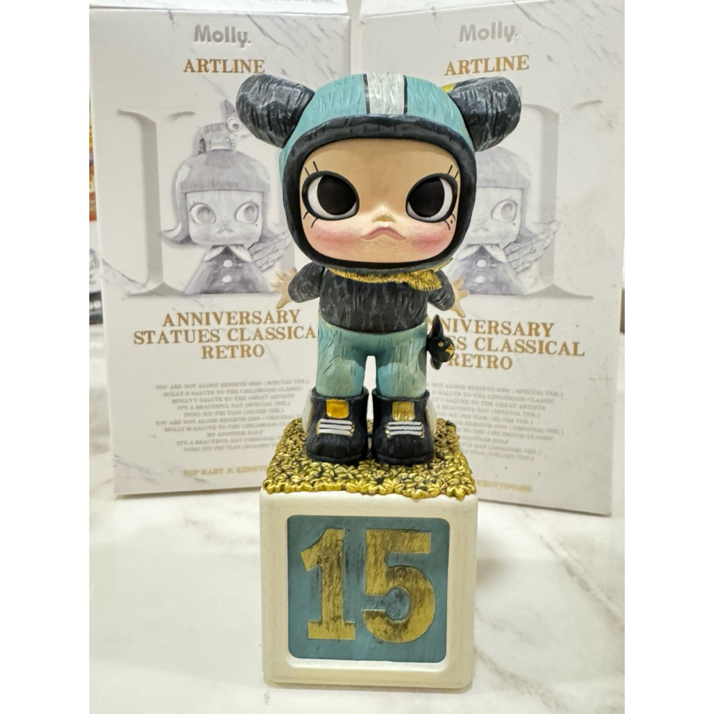 POPMART Molly ANNIVERSARY STATUES CLASSICAL RETRO