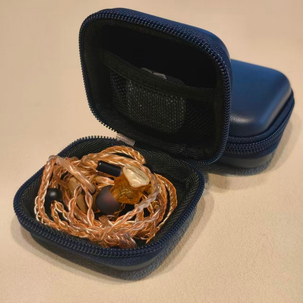 EVA Leather Case เคสหนังขนาด 8.5×8.5×3.5 cm สำหรับใส่หูฟังและอุปกรณ์ต่างๆ คุณภาพสูง หนากว่าเคสทั่วไป ราคา ถูกที่สุด ดีลบีเคเค แกลเลอรีภาพที่ 9