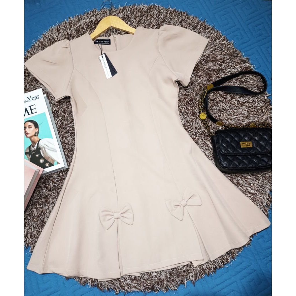 เดรสสีครีมมินิมอล โบว์คู่ ป้าย KB Shop (ส่งต่อ)