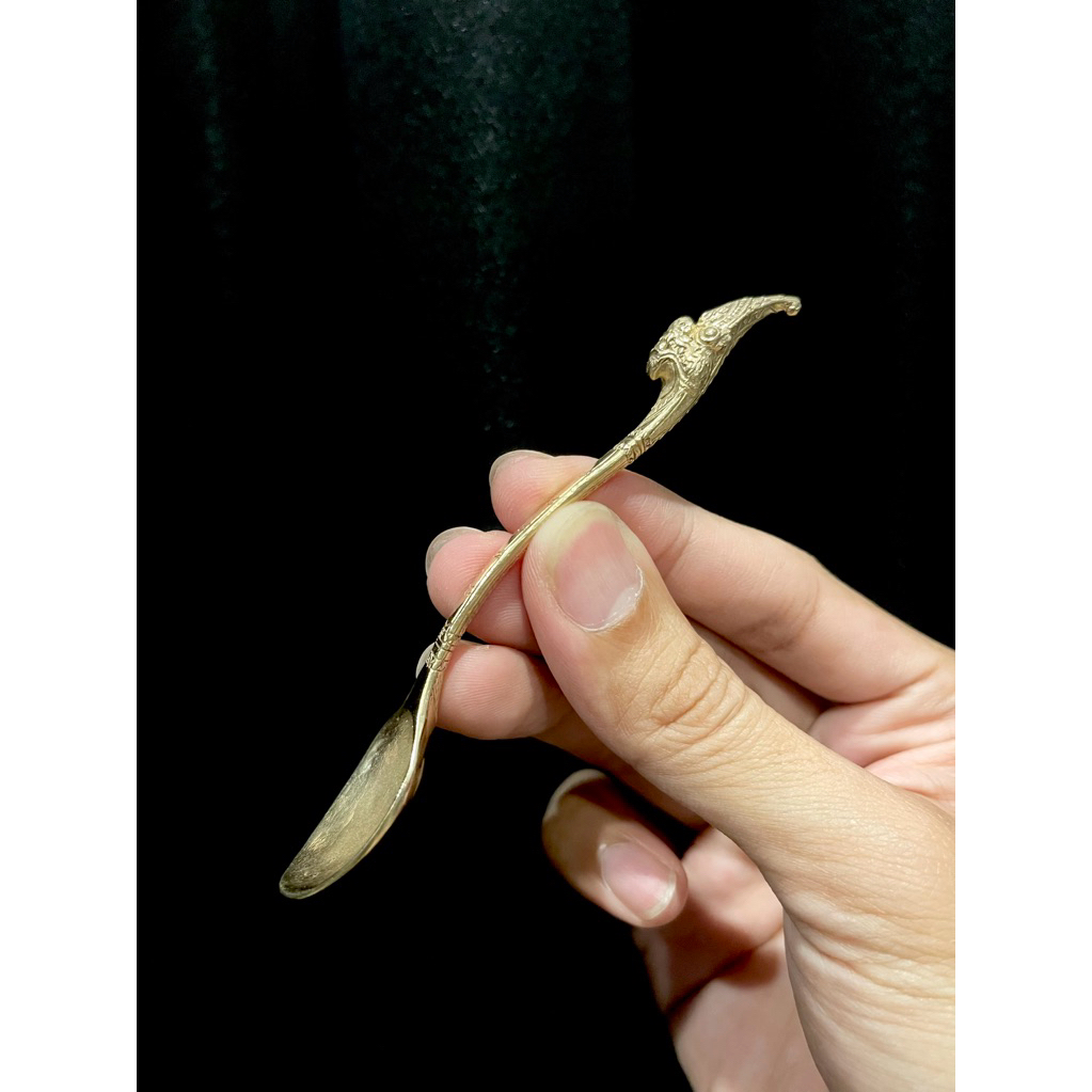 ช้อนทองเหลืองลายพญานาค