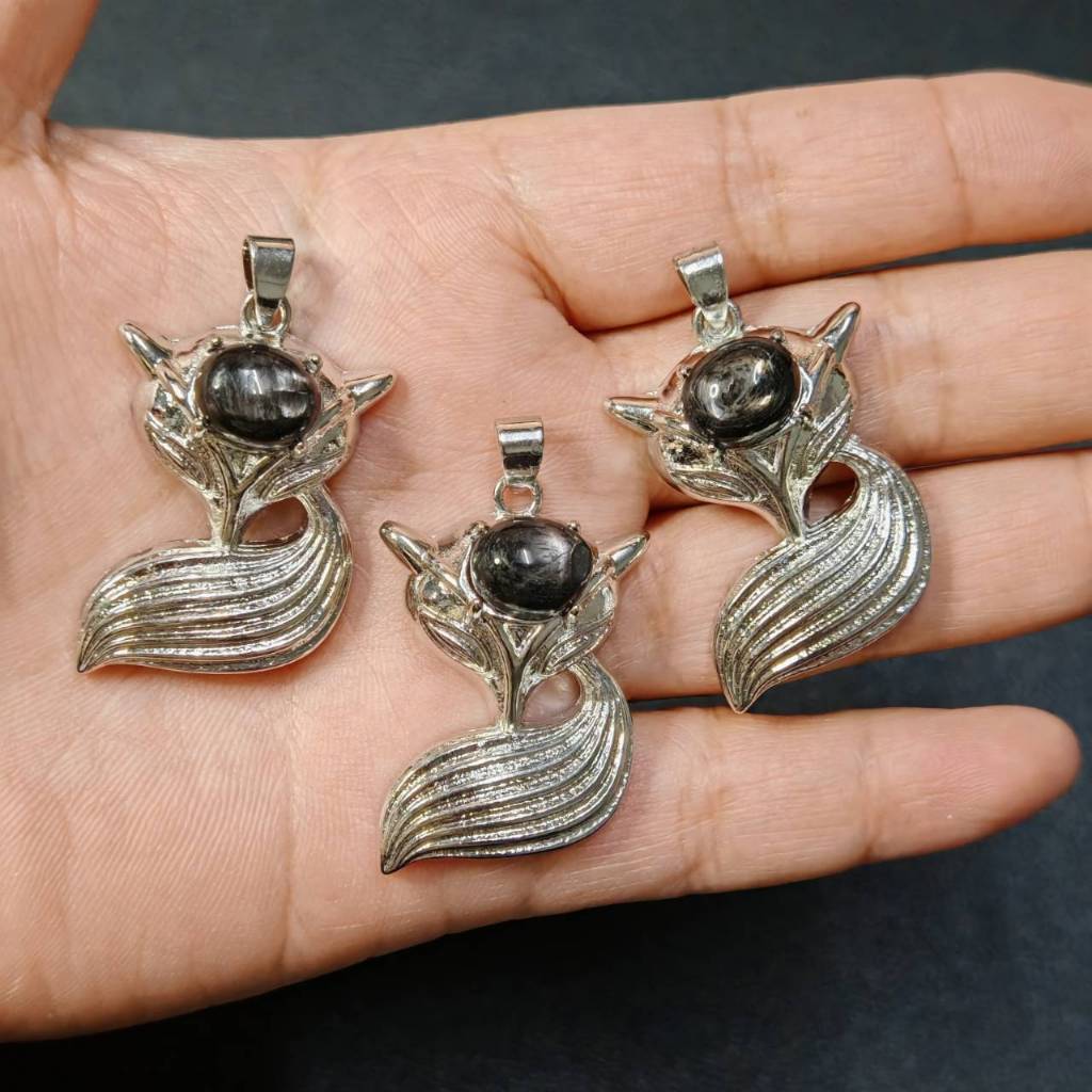 จี้สุนัขจิ้งจอก หินไฮเปอร์สทีน (Hypersthene Fox Pendant)