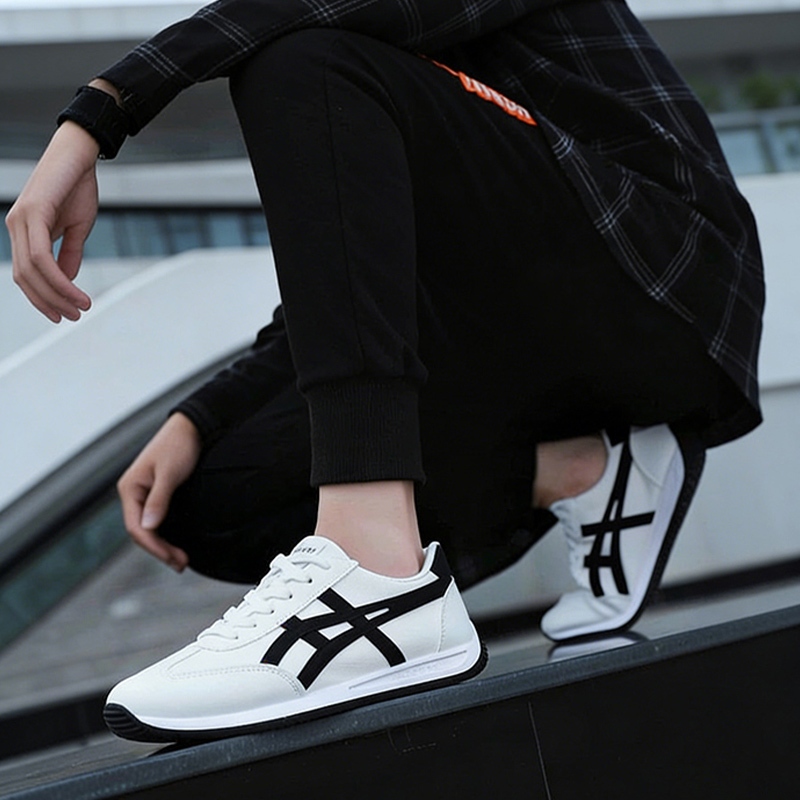 VKMonday รองเท้าผ้าใบลำลอง รองเท้ากีฬา รองเท้าวิ่งรุ่นใหม่ ตกแต่งขอบน้ำเงิน เข้าได้กับการแต่งตัวในทุกวัน