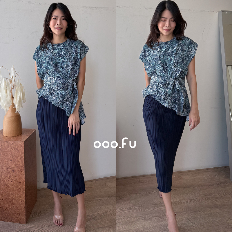 OOO.FU- Carmen Dress 2.0 เดรสผ้าพลีทชายระบาย แขนสั้น ผูกเอว