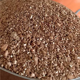 เพอร์ไลท์ Perlite(0.9 - 1กก.) + เวอร์มิคูไลท์ Vermiculite(0.9 - 1.3 kg.)
