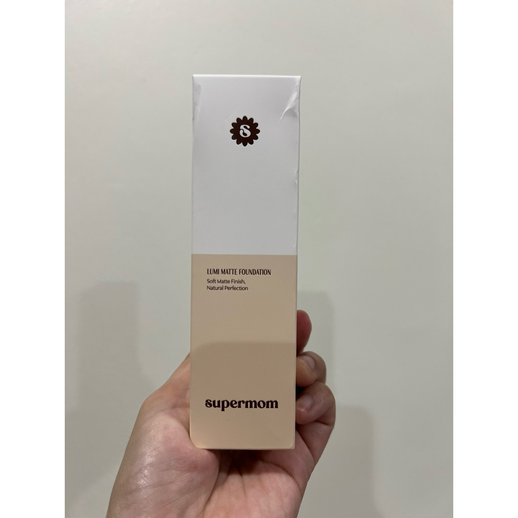 รองพื้น Supermom Lumi-Matte สี 22 w ซื้อมายังไม่เคยแกะใช้ ติดทนนาน ไม่เป็นคราบ