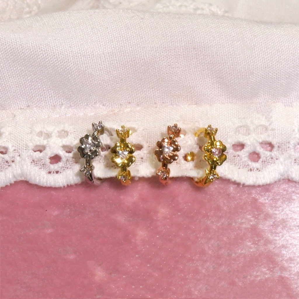 Pat & Shine - ต่างหูห่วง ใบโคลเวอร์ Lucky Clover Hoops