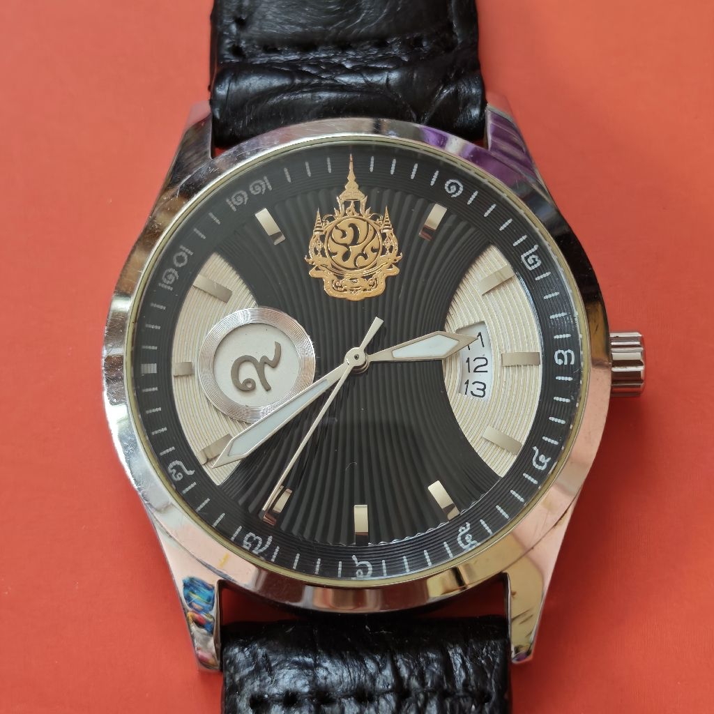 นาฬิกาวินเทจ Wise ตราสัญลักษณ์ ภปร ร.9 หน้าดำยอดนิยม มือสองสภาพสวย ระบบควอตซ์ สายใหม่หนังจระเข้แท้ ข