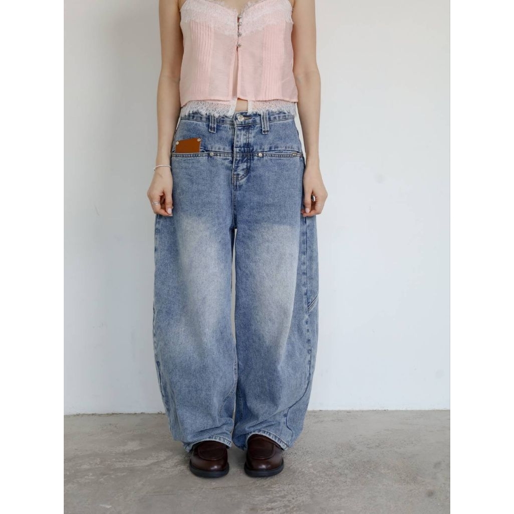 Glamclothes LOOP BARREL JEANS กางเกงยีนส์ทรง barrel ทรงจะมีความ baggy นิด ๆ ขาโค้งเล็กๆ