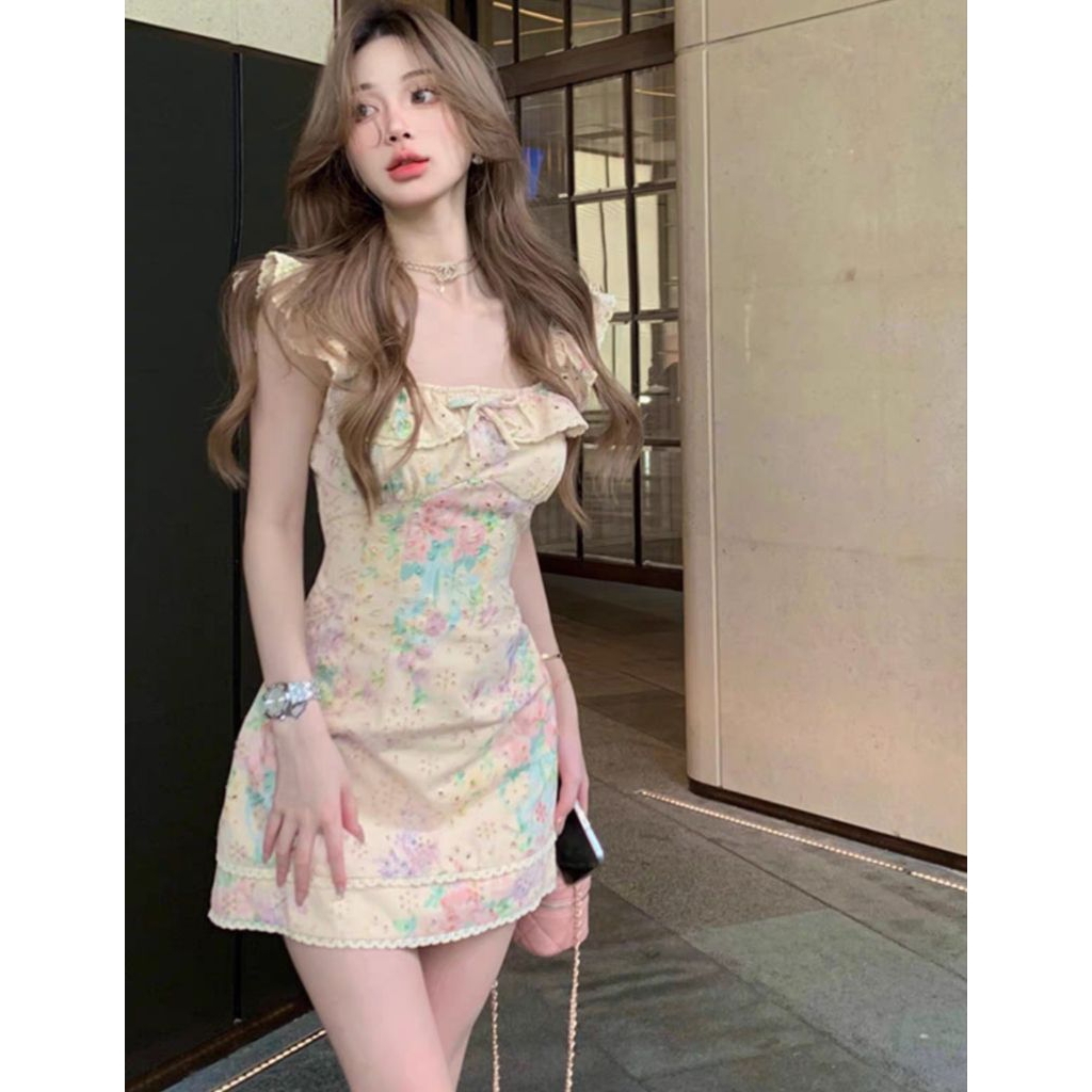 เดรสสั้นเข้ารูปสไตล์สาวตัวแม่สุดเซ็กซี่แต่งระบาย ดีไซน์ฉลุกลายพิมพ์แบบยูนีค พรางหุ่น ใส่แล้วดูผอมเพรียวมีเสน่ห์โดดเด่น
