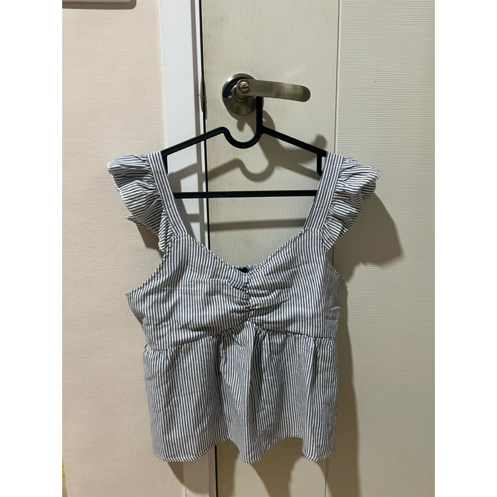 ส่งต่อเสื้อLovito ลาย ยักไหล่