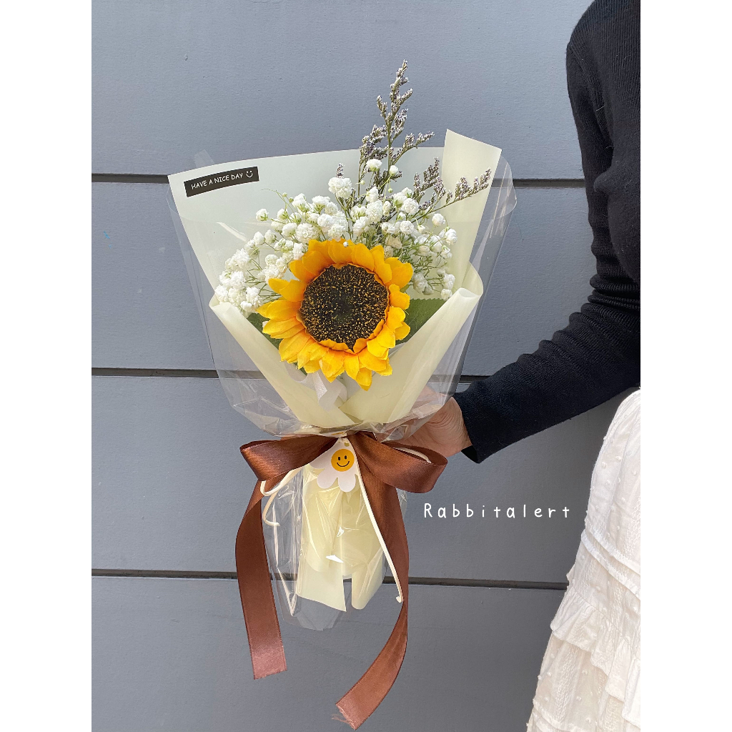 🌼𝓢𝓾𝓷𝓯𝓵𝓸𝔀𝓮𝓻 𝓫𝓸𝓾𝓺𝓾𝓮𝓽🌼🌼ช่อดอกทานตะวัน 1 ดอก แซมด้วยดอกยิปโซและดอกแคสเปียร์แห้ง