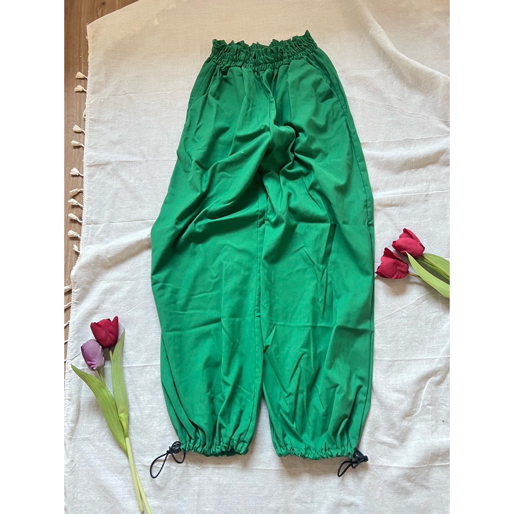 💚 [ส่งต่อ] กางเกง Miko Pants จากแบรนด์ Chamniii 💚