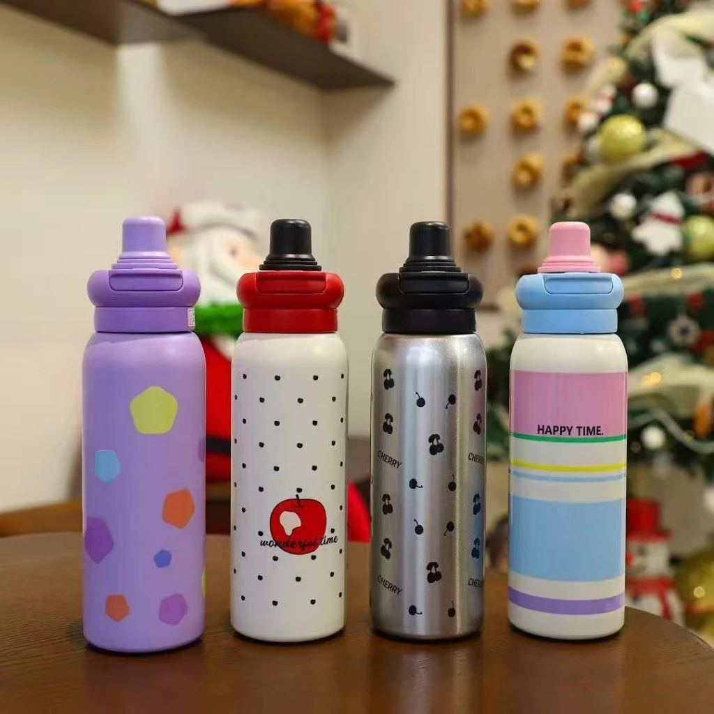 กระติกน้ำลายการ์ตูน ขวดน้ำเก็บเย็น/ร้อนได้ ขนาด650ML เกรดดีSUS316 ทนทาน ไม่มีใอน้ำ มีหลอดในตัว ขวดน้ำพกพาน่ารักๆมีหูหิ้ว