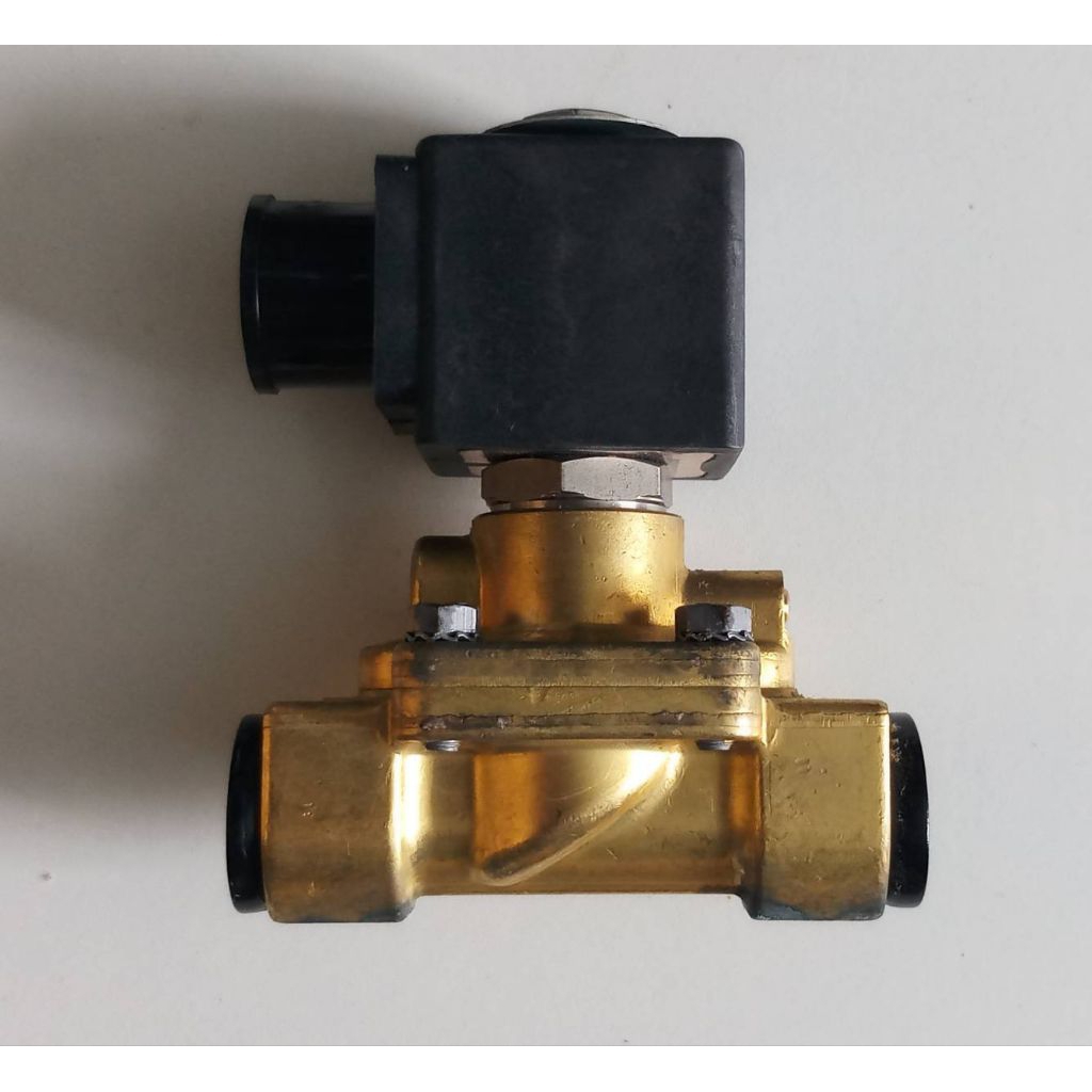 Parker 2/2 way NC soleniod valve 1/2" 220VAC