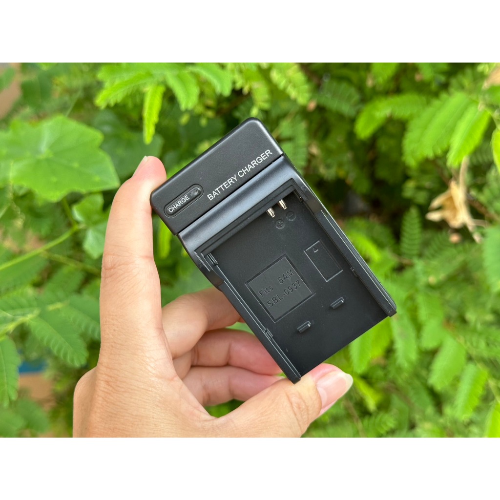 แท่นชาร์จแบตกล้อง SAMSUNG รุ่น SLB-0937 (ปลั๊กในตัว) พร้อมกล่อง มือ 1 ราคา ถูกที่สุด ดีลบีเคเค