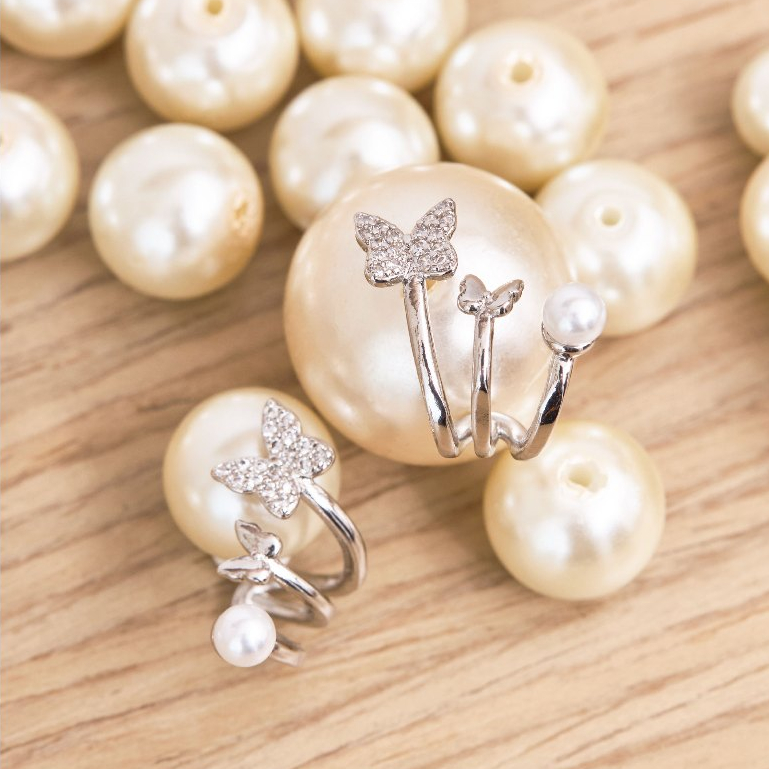 earika.earrings - Flutter Pearl Hook ต่างหูผีเสื้อไข่มุกครึ่งห่วง ก้านเงิน เหมาะสำหรับคนแพ้ง่าย