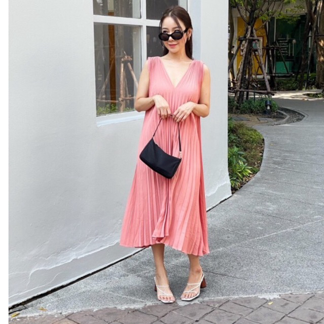 v pleat dress เดรสพลีทคอวี เดรสพลีส