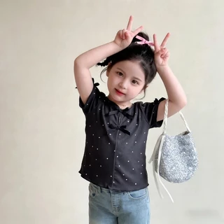 เสื้อยืดแขนสั้นลายจุดผูกโบว์สำหรับเด็กผู้หญิง ดีไซน์เก๋ น่ารัก และหวาน ผลิตจากผ้าไหมไอซ์ซิลค์เนื้อบางเบาและระบายอากาศได้