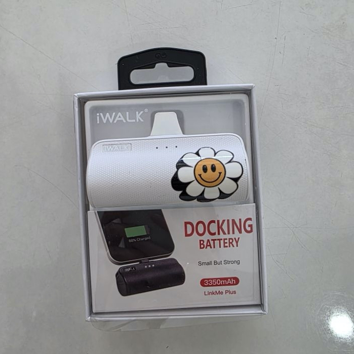 ส่งต่อ ** ใช้น้อยมาก ที่ชาจสำรอง iwalk รุ่นเบาพกพาสะดวก power bank สีขาว