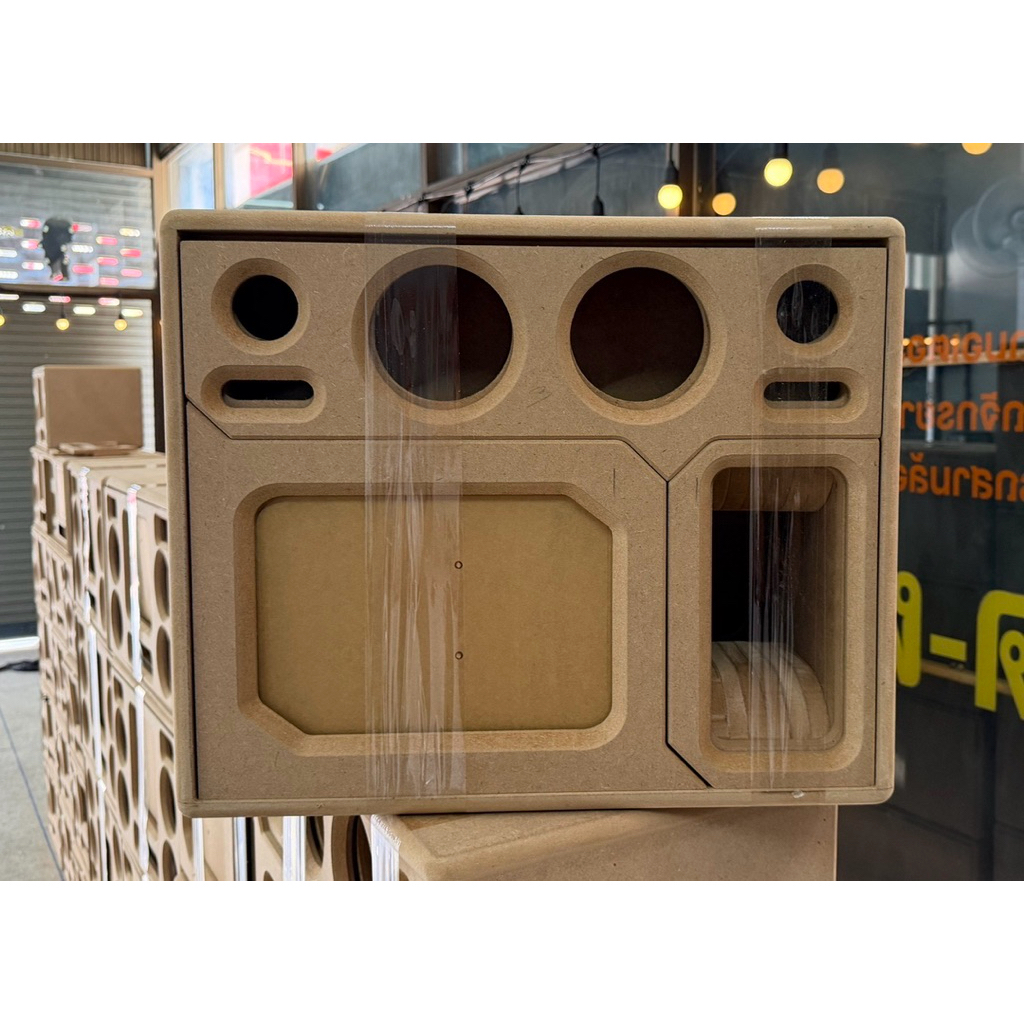 ตู้ดิบ ขนาด 8 นิ้ว กระแทกข้าง (รวมอะคริลิค)