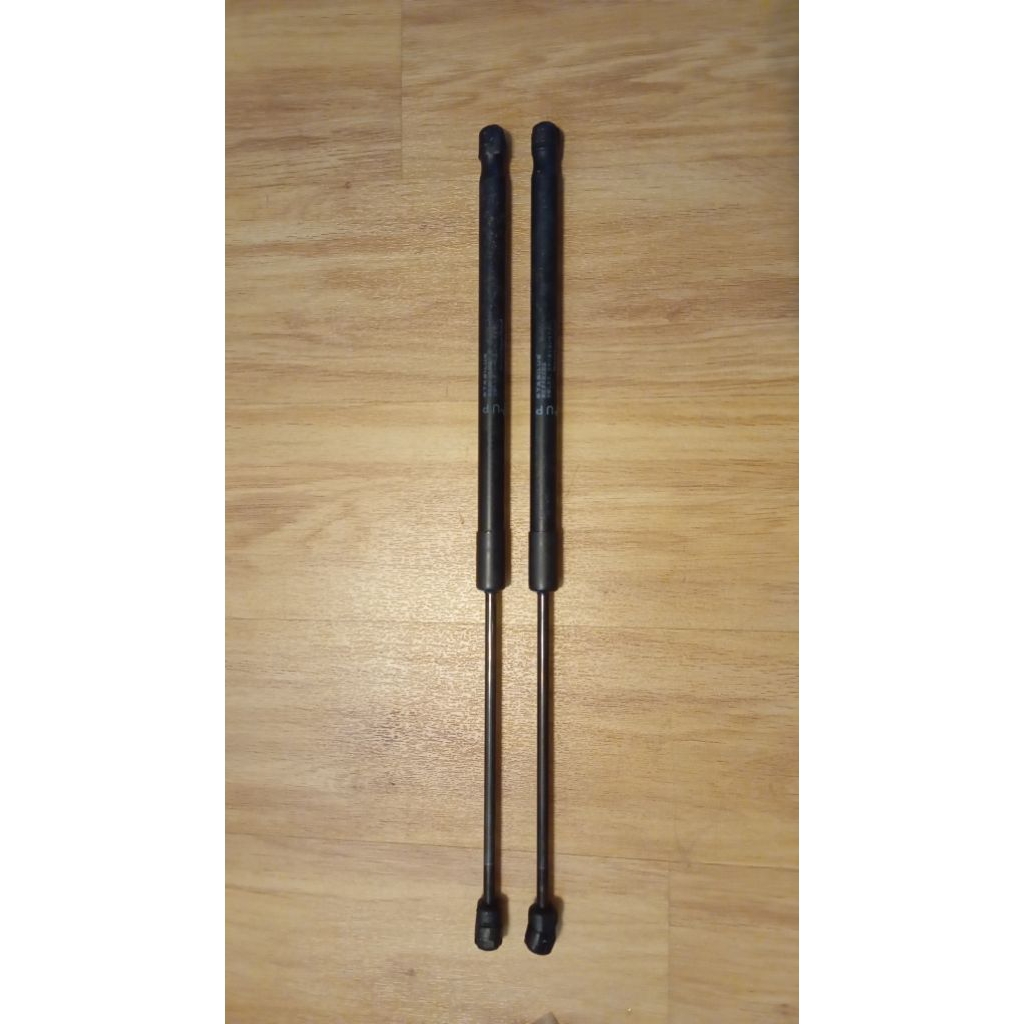 โช๊คอัพฝากระโปรงหลัง 350Z 370Z Fairlady