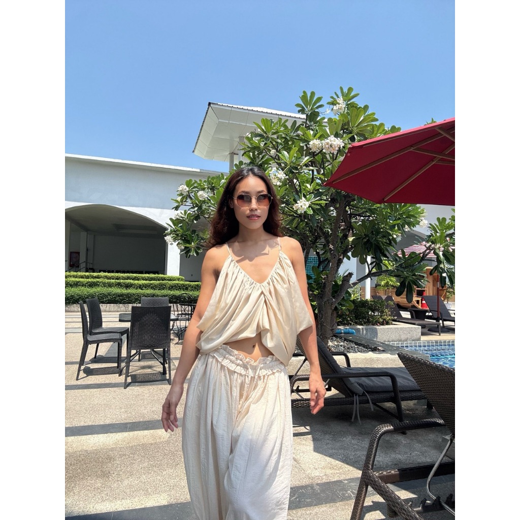 colourblockmatter - Gwen Top เสื้อสายเดี่ยวคอวี ผ้าซาติน มี 4 สี