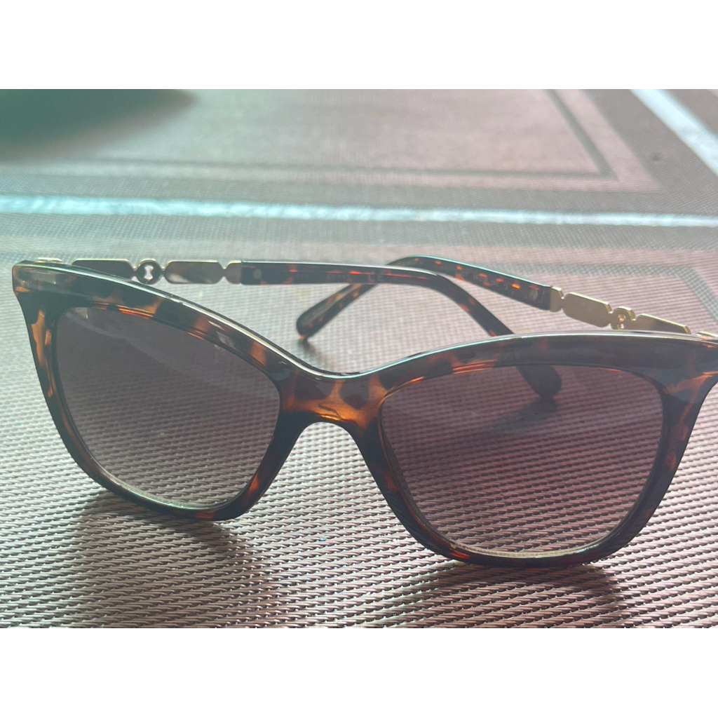 พร้อมส่ง แว่นตากันแดด Guess ของแท้ สภาพดี