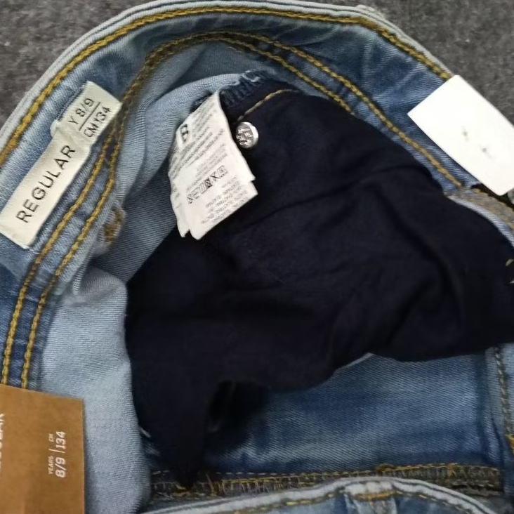 ​[New with Tag] กางเกงยีนส์ขาเดฟเด็ก OVS Kids ฟอกนุ่ม ขาดนิดๆ สุดเท่ 👦🏻👖

