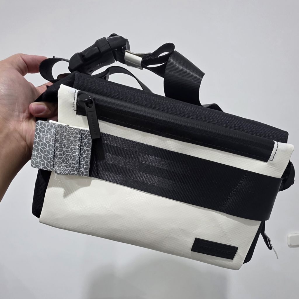 กระเป๋าสะพาย FREITAG F670  WARREN ลดพิเศษ เฉพาะ week นี้ ของใหม่ แท้ 100% ราคาดีที่สุด