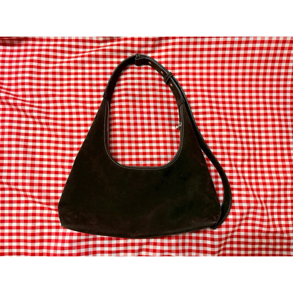 Used Knackbag (M) หนังกลับสีน้ำตาลเข้ม สภาพใช้งานทั่วไป