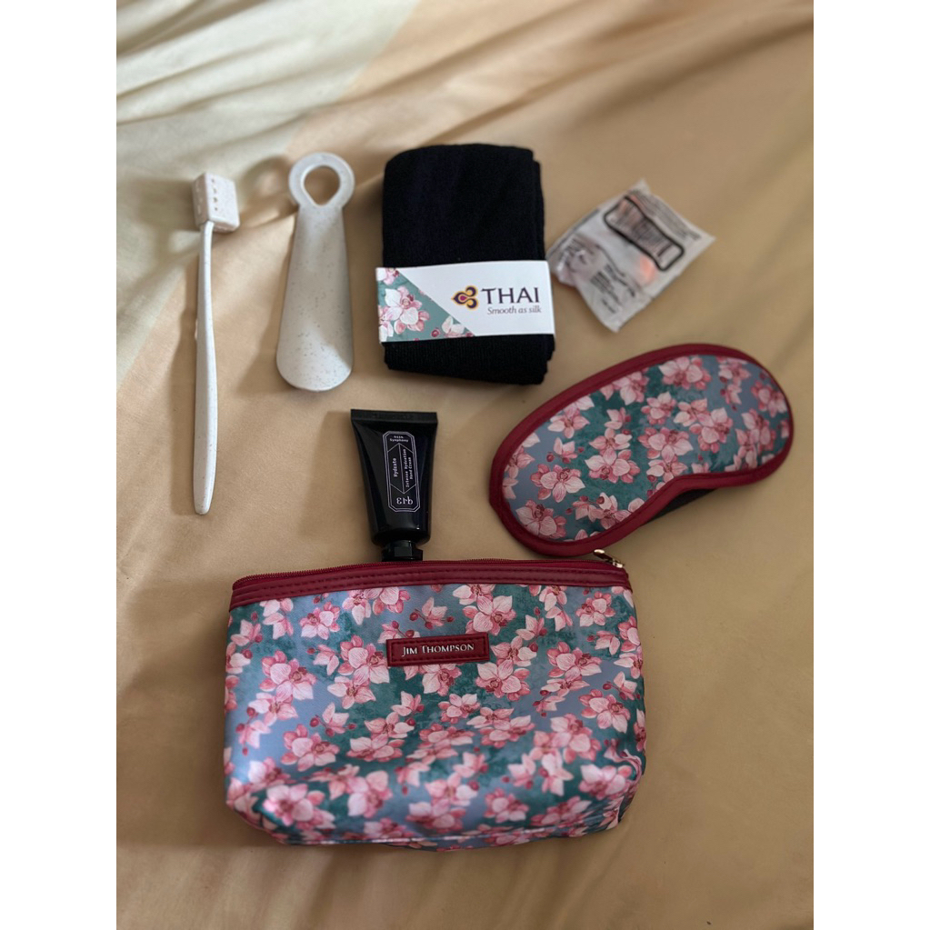 Jim Thomson Thai Airways Business Class Amenity Bag Kit  Sirivannavari กระเป๋าเครื่องสำอางค์ สายการบ