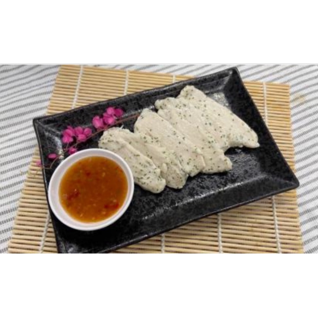 อกไก่สไลด์ หอมกลิ่นโรสแมรี่ และน้ำมันงา