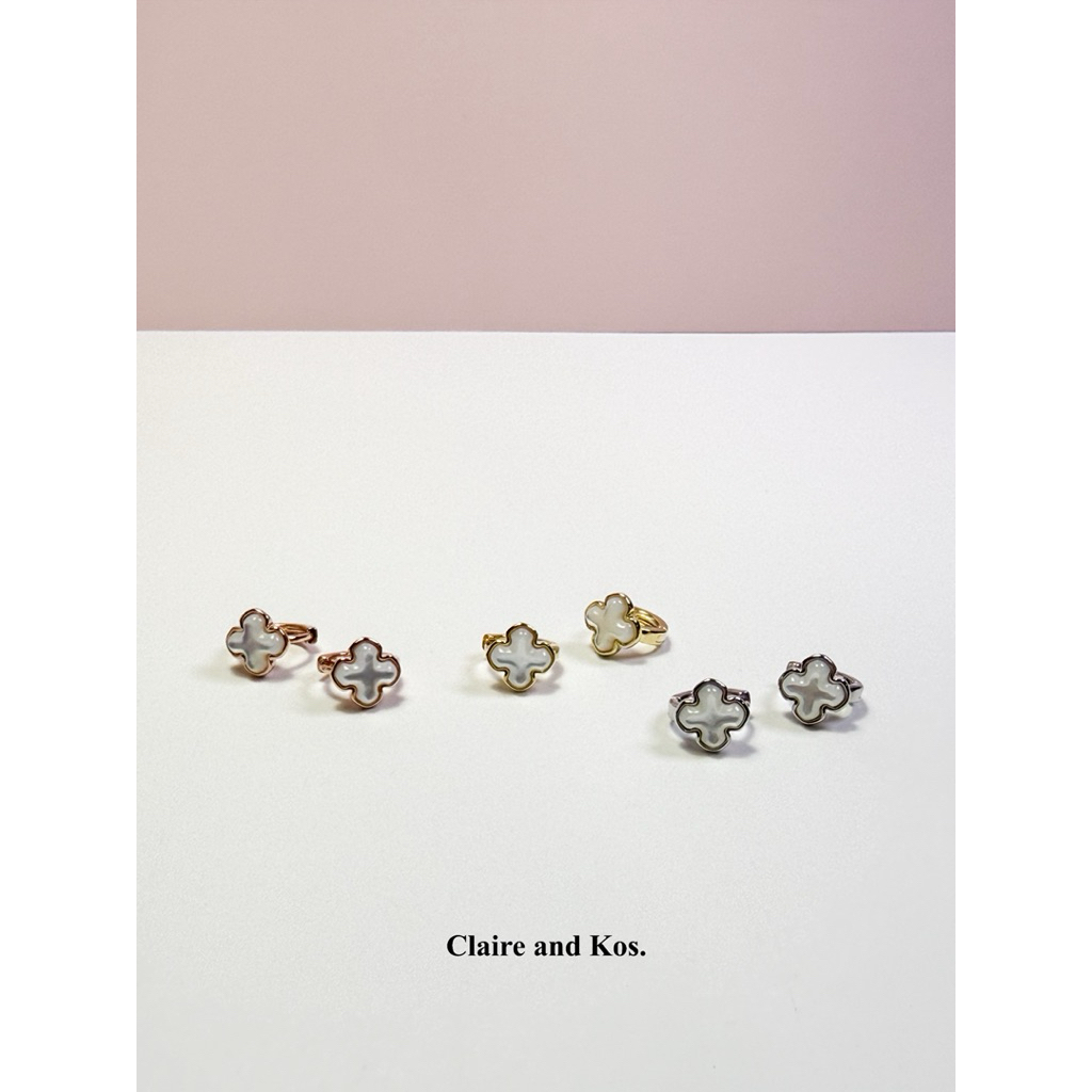 Claire&Kos - Mini Pearl Clover Earring เปลือกหอยนูนมีมิติ
