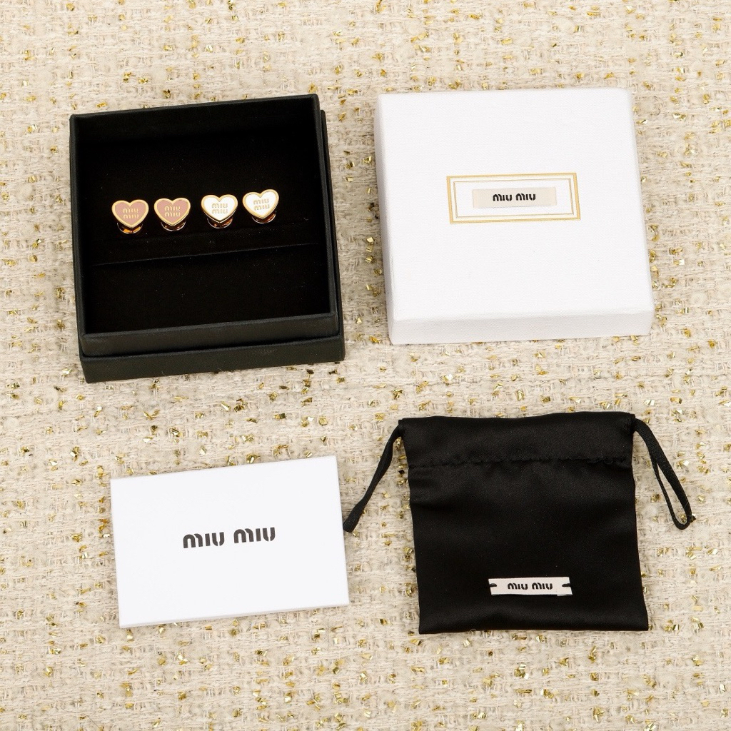 Miumi* eamel heart stud earrings limited edition
