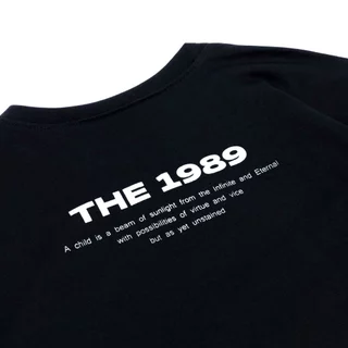 URTHE - เสื้อยืด สกรีนลาย รุ่น THE 1989 T-SHIRT