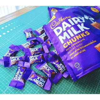 แคดเบอรี แดรี มิลค์ ชังค์ (Cadbury Dairy Milk Chunks) ซึ่งเป็นช็อกโกแลตนมยอดนิยมจากออสเตรเลีย ผลิตในมาเลเซีย 30ชิ้น/ถุง