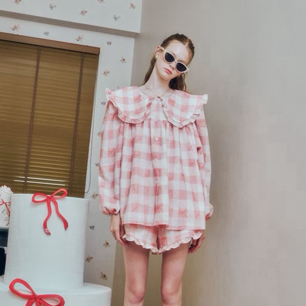 ส่งต่อเสื้อ lookbook petite (adult) (Size.S และ M) รุ่น Croissant top สีชมพูลายสก็อต มีแค่เสื้อค่ะ New